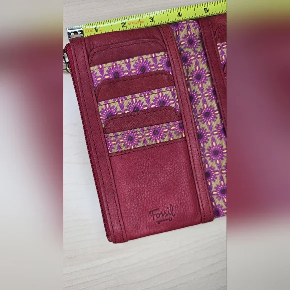 Fossil Rose Appliqué Leather Bi-Fold Wallet in Burgundy Pink - Picture 8 of 12